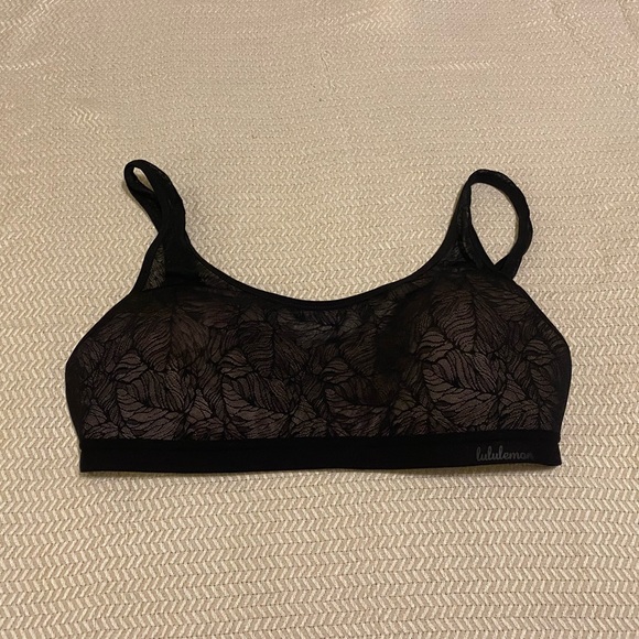 Like New Lululemon bra size M - Picture 3 of 5